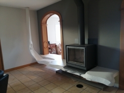 Banquette aÃ©rienne en bois avec possibilitÃ© de s\'allonger sur la branche: Pays-Basque