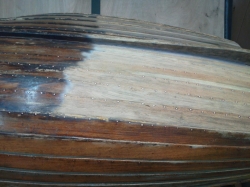 Barque avec rivets en cours de restauration - Emard-Bois-Menuisier-Escalier